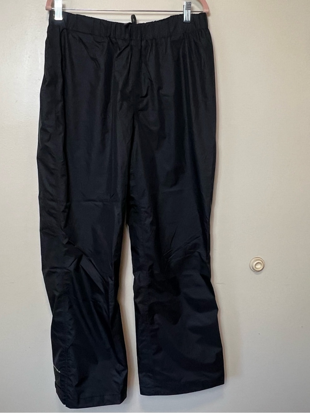 Columbia Black Women's Omnitech Track Pants. Size Large. NWT